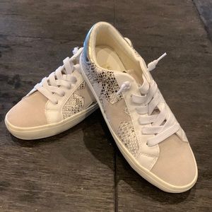 Vintage Havana sneakers size 9
